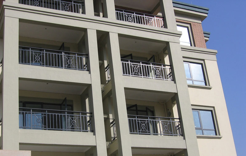 鋅鋼陽(yáng)臺(tái)護(hù)欄的特點(diǎn)